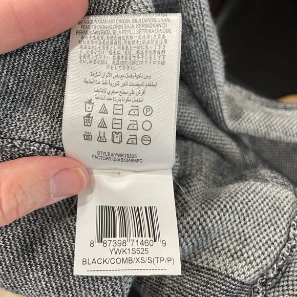 BCBGENERATION Black & White Plaid Cropped Top Sweater, Loose fitting, size XS - Picture 5 of 5